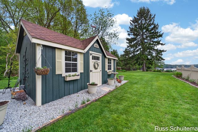 3924 Harbor Breeze Drive, Norton Shores City, MI 49441