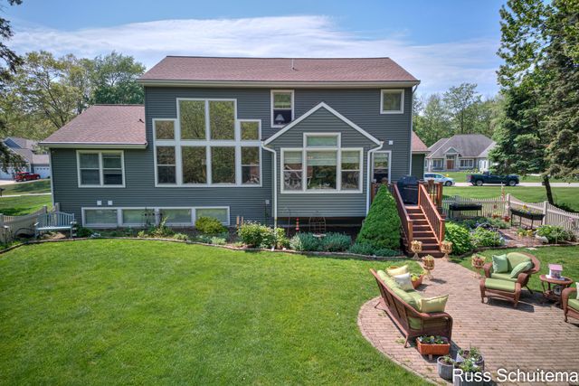 3924 Harbor Breeze Drive, Norton Shores City, MI 49441