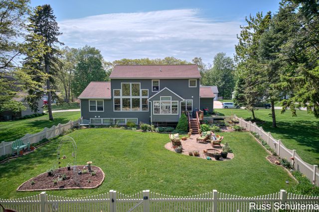 3924 Harbor Breeze Drive, Norton Shores City, MI 49441