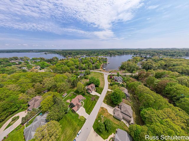 3924 Harbor Breeze Drive, Norton Shores City, MI 49441