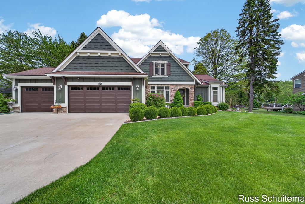 3924 Harbor Breeze Drive, Norton Shores City, MI 49441