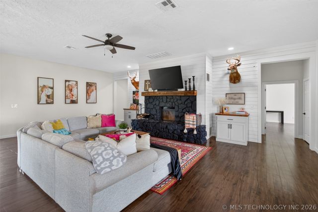 5086 N 427, Pryor, OK 74361