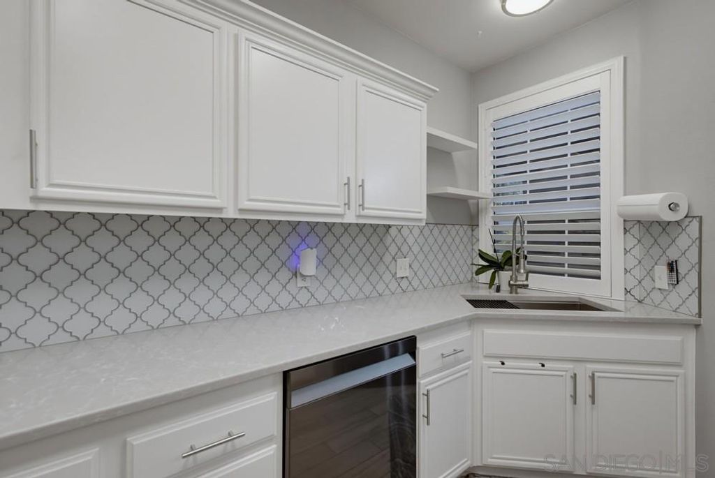 Image 10 of property listing at 18630 Caminito Cantilena 297, San Diego, CA 92128