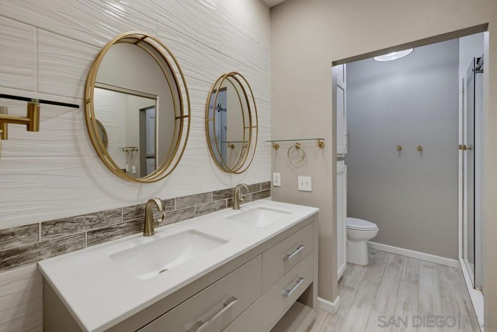 Image 17 of property listing at 18630 Caminito Cantilena 297, San Diego, CA 92128