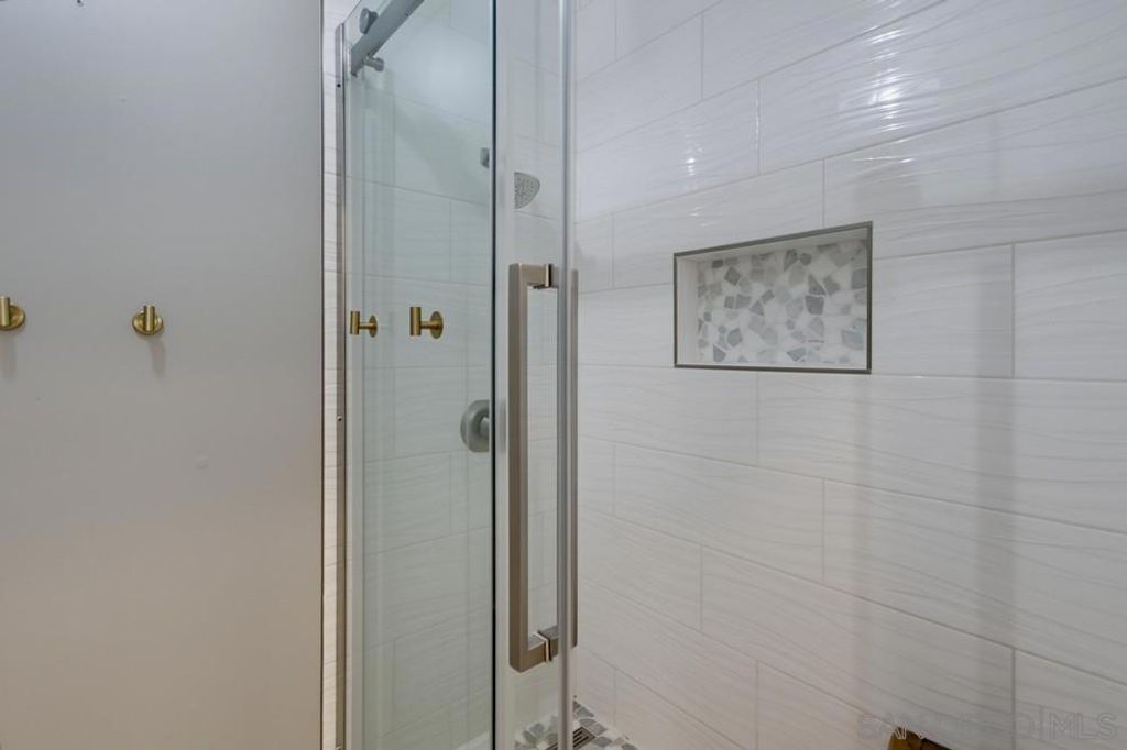 Image 18 of property listing at 18630 Caminito Cantilena 297, San Diego, CA 92128