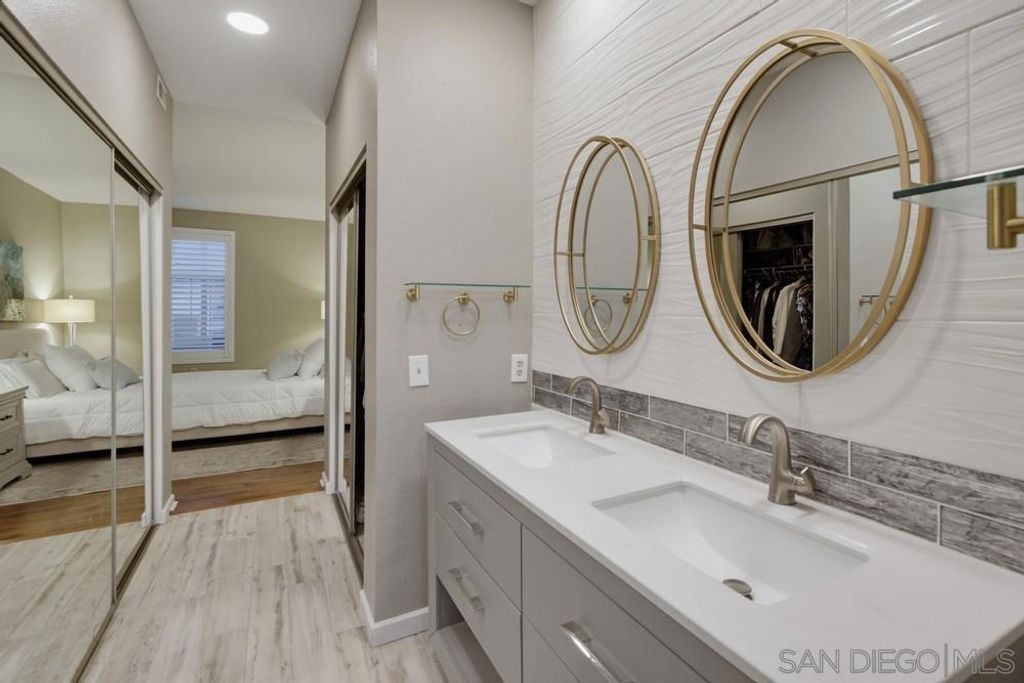 Image 19 of property listing at 18630 Caminito Cantilena 297, San Diego, CA 92128