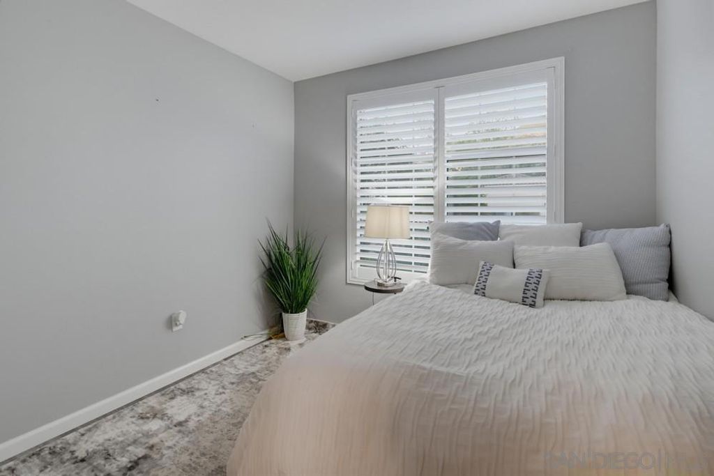 Image 20 of property listing at 18630 Caminito Cantilena 297, San Diego, CA 92128