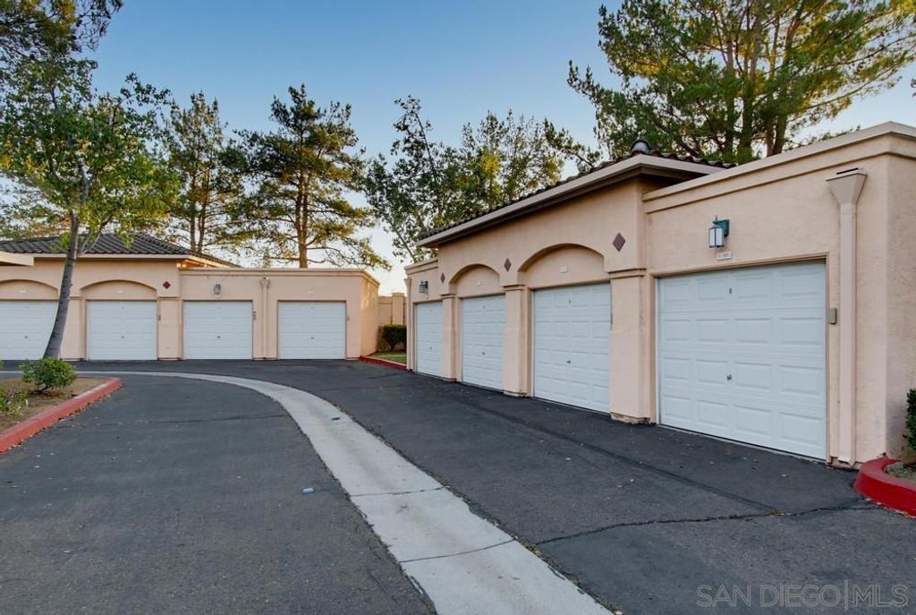Image 27 of property listing at 18630 Caminito Cantilena 297, San Diego, CA 92128