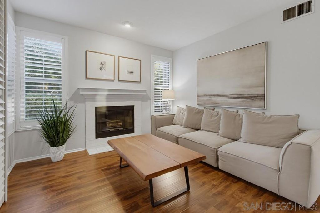 Image 3 of property listing at 18630 Caminito Cantilena 297, San Diego, CA 92128