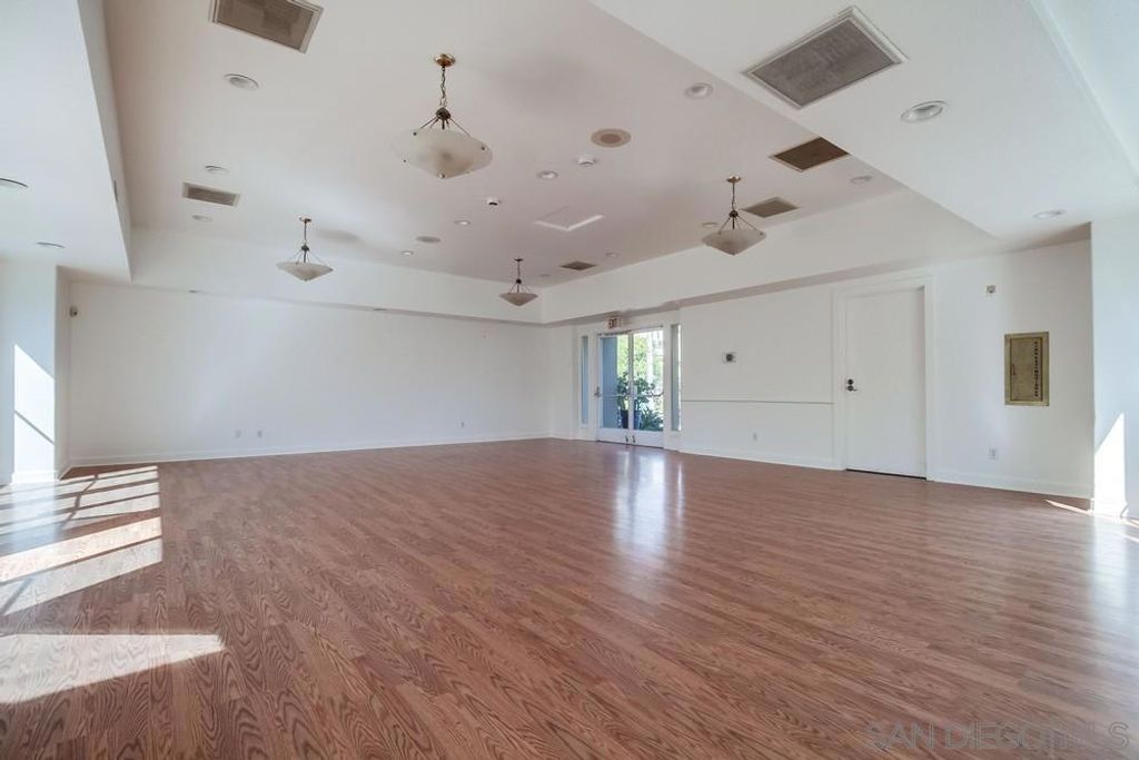 Image 34 of property listing at 18630 Caminito Cantilena 297, San Diego, CA 92128