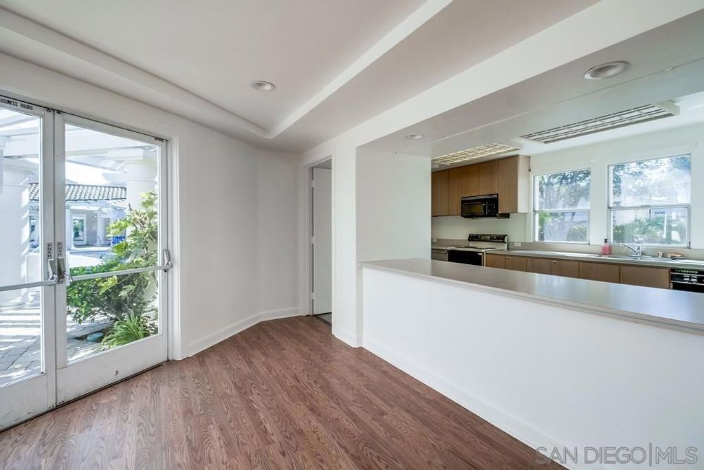 Image 36 of property listing at 18630 Caminito Cantilena 297, San Diego, CA 92128
