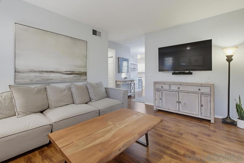 Image 4 of property listing at 18630 Caminito Cantilena 297, San Diego, CA 92128