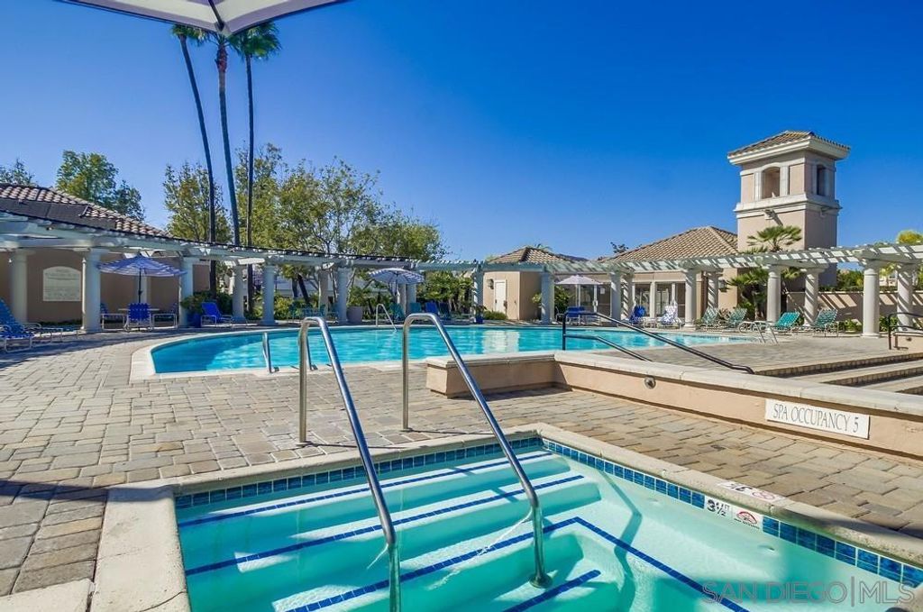 Image 40 of property listing at 18630 Caminito Cantilena 297, San Diego, CA 92128