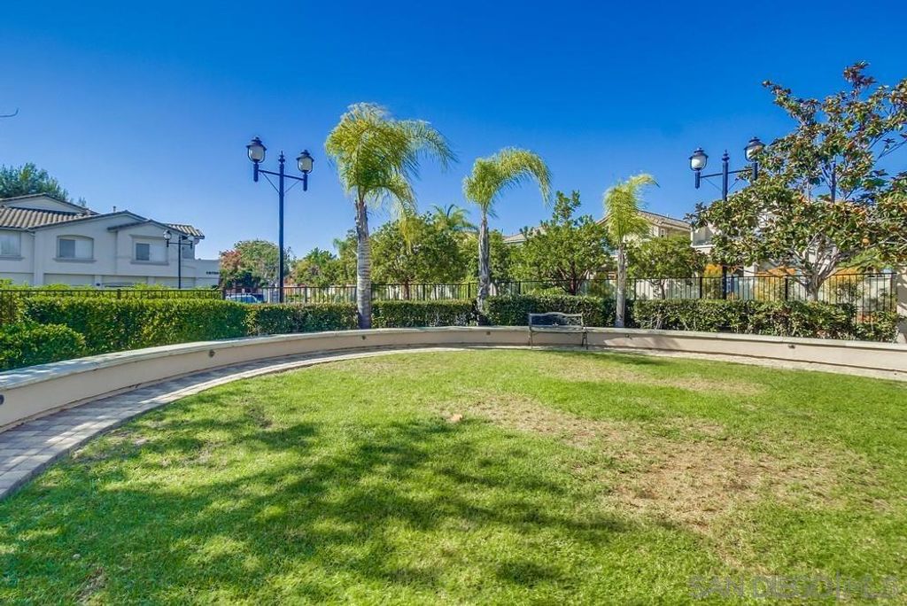 Image 45 of property listing at 18630 Caminito Cantilena 297, San Diego, CA 92128