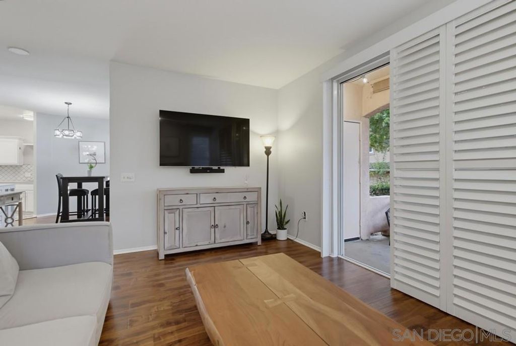 Image 5 of property listing at 18630 Caminito Cantilena 297, San Diego, CA 92128