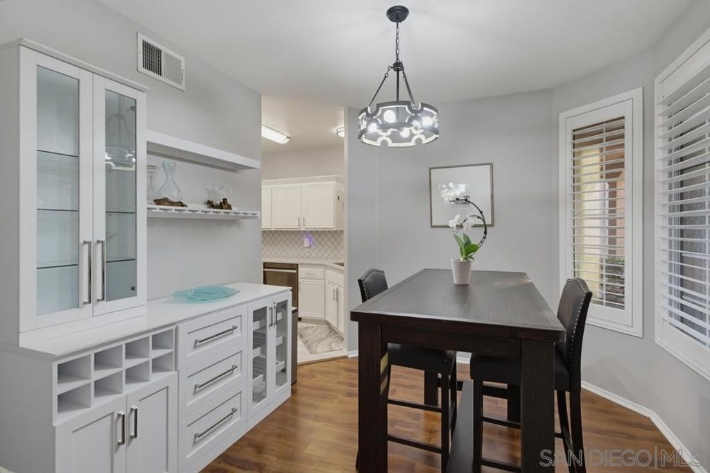 Image 6 of property listing at 18630 Caminito Cantilena 297, San Diego, CA 92128