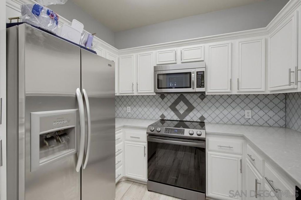 Image 9 of property listing at 18630 Caminito Cantilena 297, San Diego, CA 92128