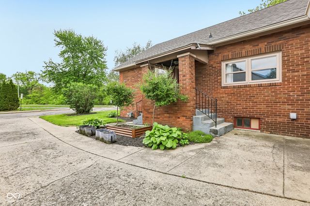 20 E Pleasant Run Parkway North Drive, Indianapolis, IN 46225