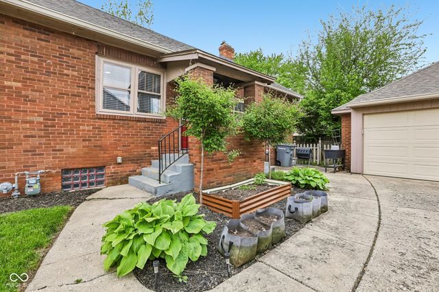 20 E Pleasant Run Parkway North Drive, Indianapolis, IN 46225