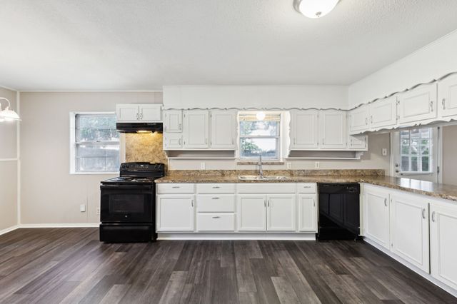 7009 Corona Drive, Haltom City, TX 76180