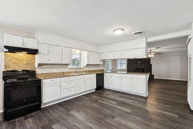 7009 Corona Drive, Haltom City, TX 76180