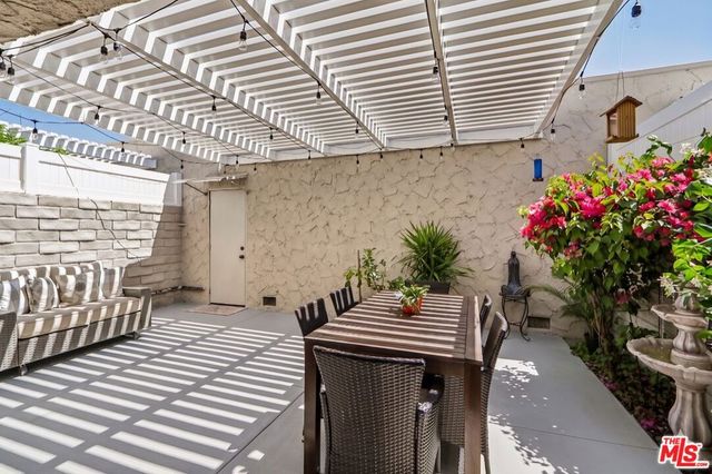 24249 La Glorita Circle, Newhall, CA 91321