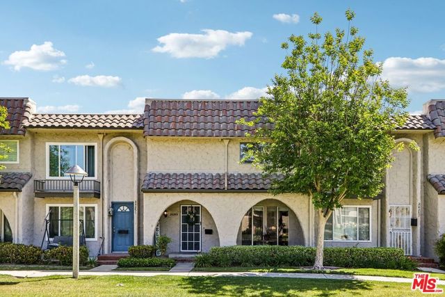 24249 La Glorita Circle, Newhall, CA 91321