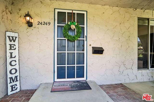 24249 La Glorita Circle, Newhall, CA 91321