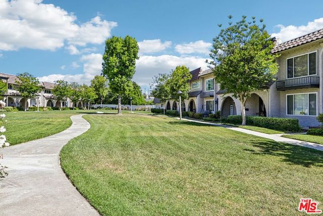 24249 La Glorita Circle, Newhall, CA 91321