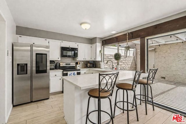 24249 La Glorita Circle, Newhall, CA 91321