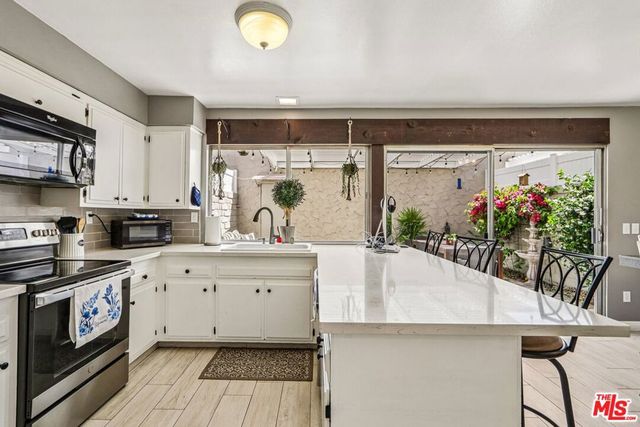 24249 La Glorita Circle, Newhall, CA 91321