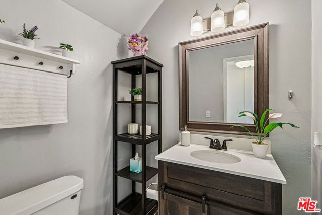 24249 La Glorita Circle, Newhall, CA 91321