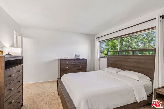 24249 La Glorita Circle, Newhall, CA 91321