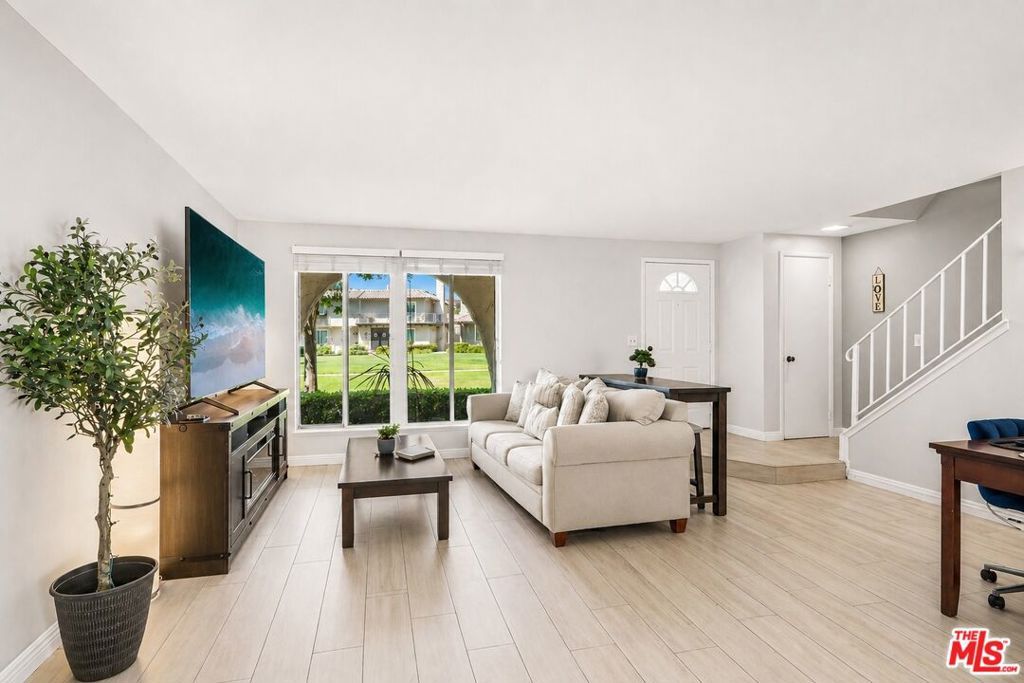 24249 La Glorita Circle, Newhall, CA 91321