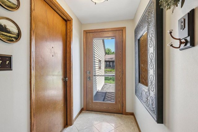 220 E Drexel AVENUE #C-2, Oak Creek, WI 53154