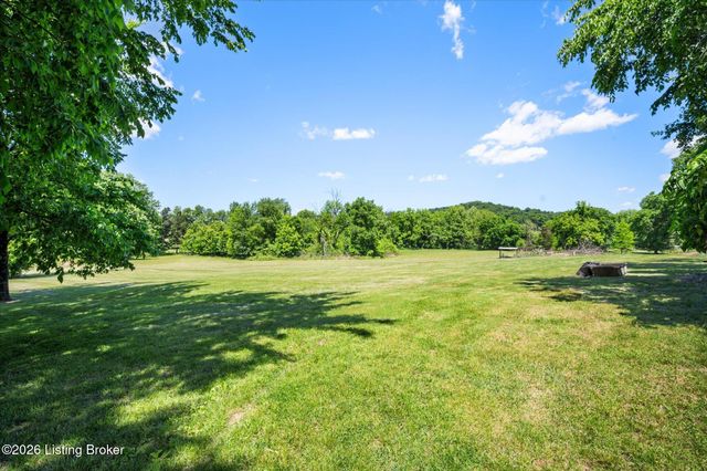 243 Kool Springs Dr, Shepherdsville, KY 40165
