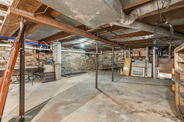 243 Kool Springs Dr, Shepherdsville, KY 40165