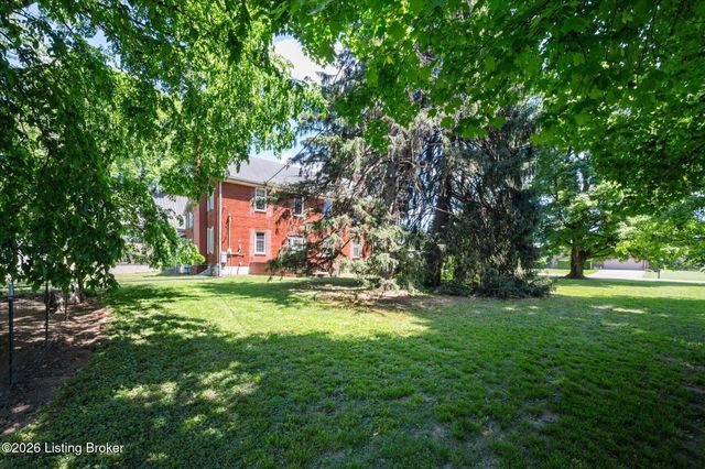 243 Kool Springs Dr, Shepherdsville, KY 40165