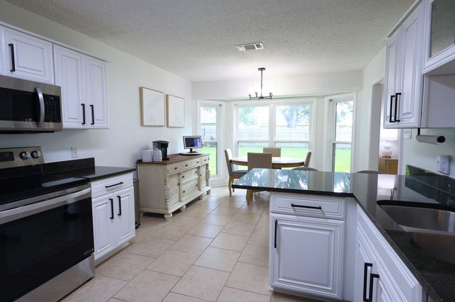 1511 Coral Dr, Houma, LA 70360