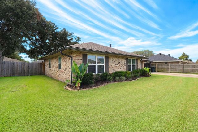 1511 Coral Dr, Houma, LA 70360