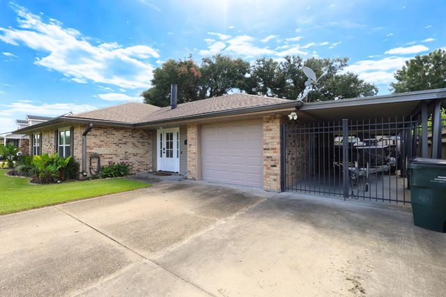 1511 Coral Dr, Houma, LA 70360