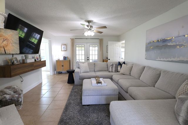 1511 Coral Dr, Houma, LA 70360
