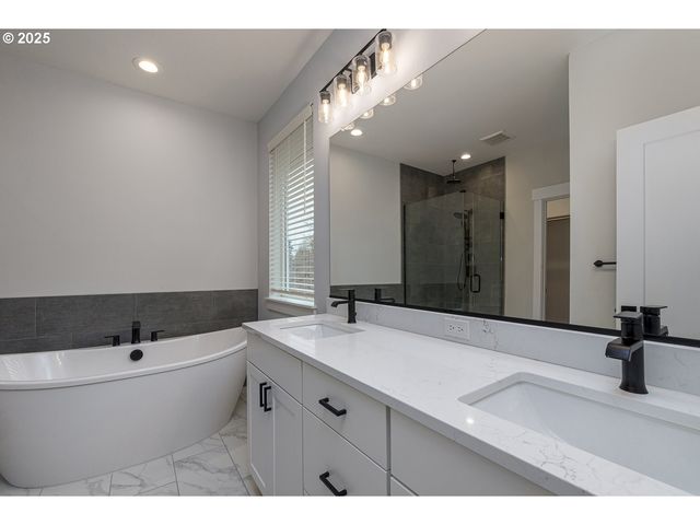 15225 Se TOWERS Ter, Milwaukie, OR 97267