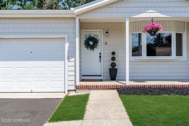 6 Coventry Road, Toms River, NJ 08757