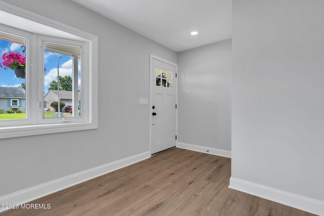 6 Coventry Road, Toms River, NJ 08757