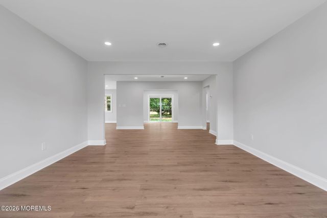 6 Coventry Road, Toms River, NJ 08757