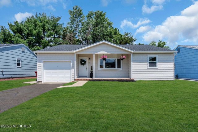 6 Coventry Road, Toms River, NJ 08757