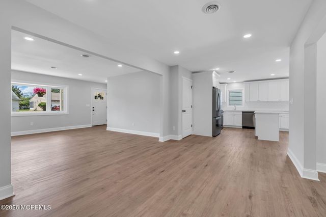 6 Coventry Road, Toms River, NJ 08757