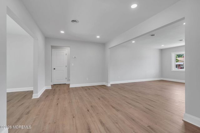 6 Coventry Road, Toms River, NJ 08757