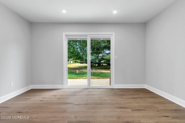 6 Coventry Road, Toms River, NJ 08757